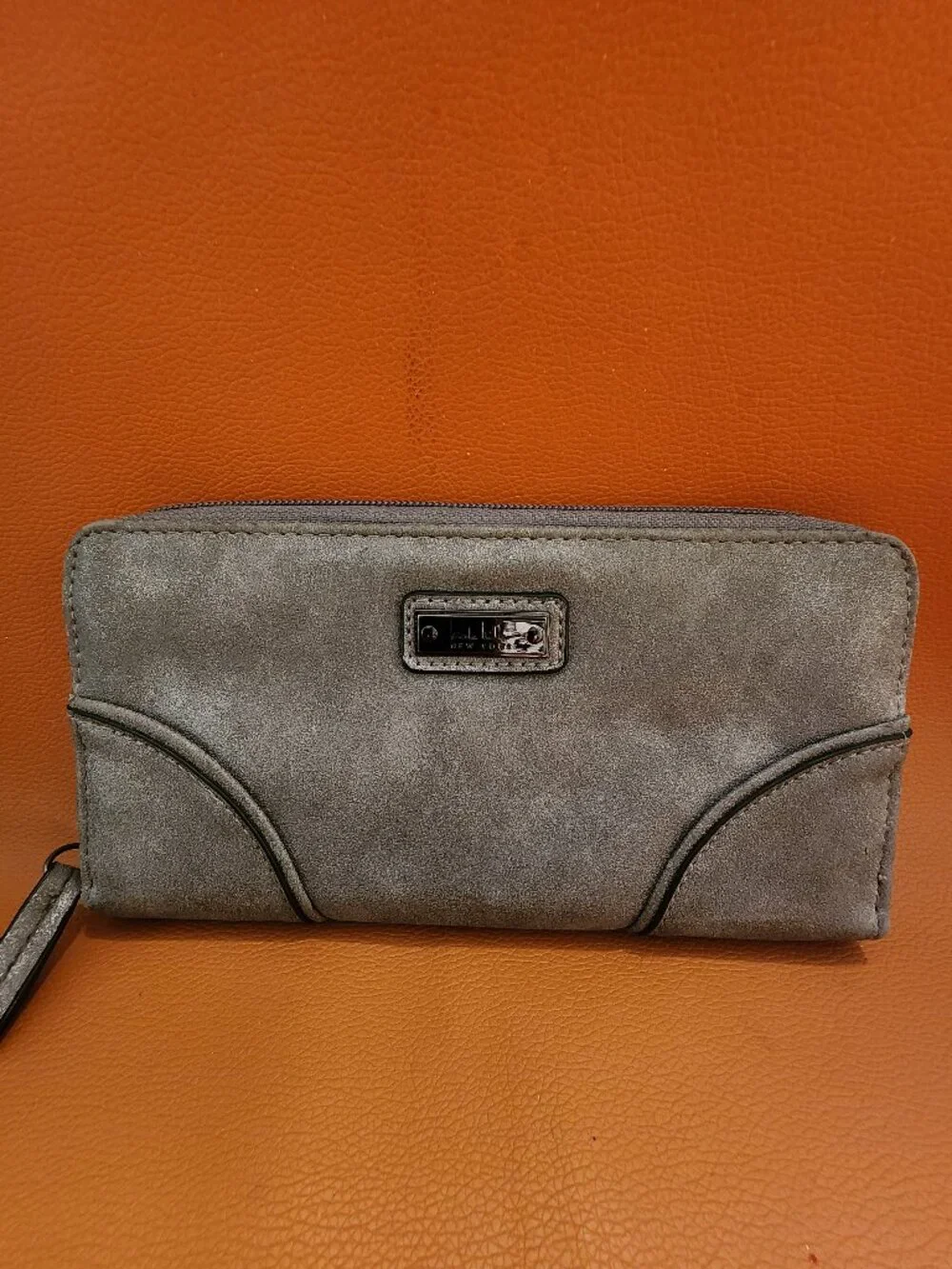 NICOLE MILLER NEW YORK ZIP AROUND WALLET - WILL FIT A 7